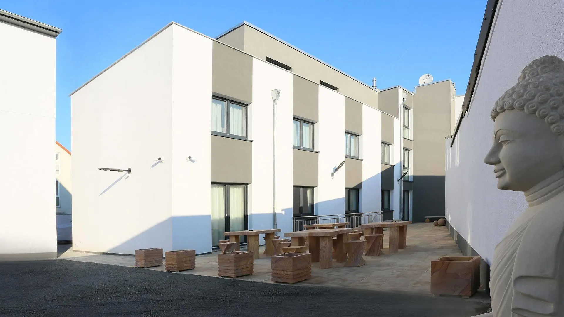 Naam Hotel & Apartments Frankfurt City-Messe Airport contacts
